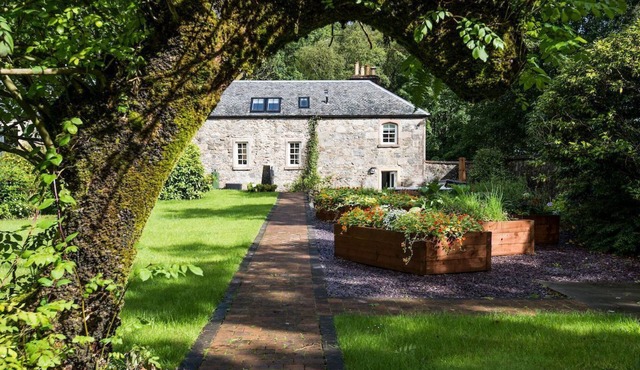 Arrochar House - Five Bedroom Villa, Sleeps 10