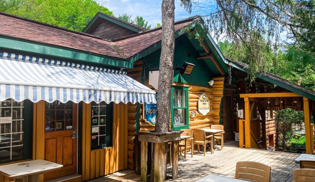Auberge Alpine Inn