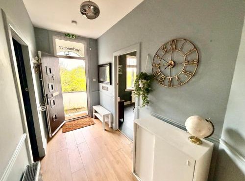 Auchnacree Luxury Villa - Edinburgh - Free Parking & SuperFast WiFi - 4BR Sleeps 8