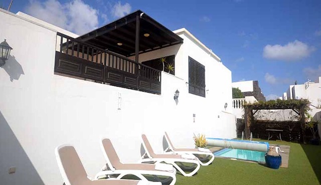 Awesome Puerto del Carmen Villa | 3 Bedrooms | Villa Tacataca | Pool Table