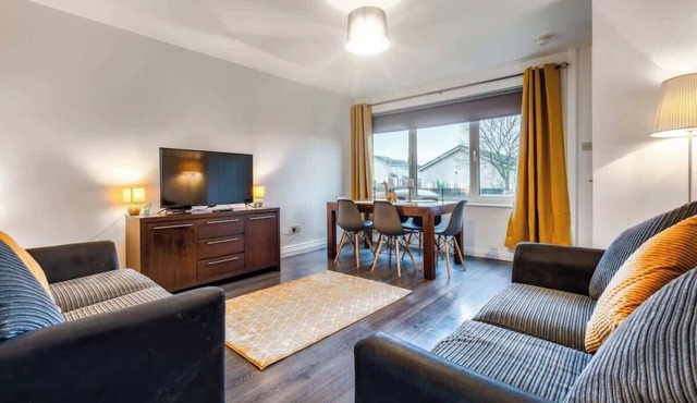Balloch House - 3-Bed in Shotts. Close to Motorway