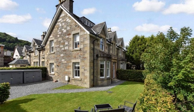 Balmore - 3 Bedroom Townhouse, in the heart of Killin, Scottish Highlands