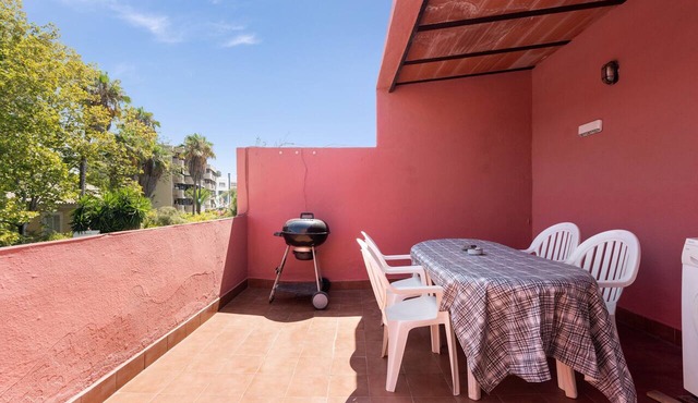 Beach Apartment in Malaga with Sea View, Terrace & Wi-Fi