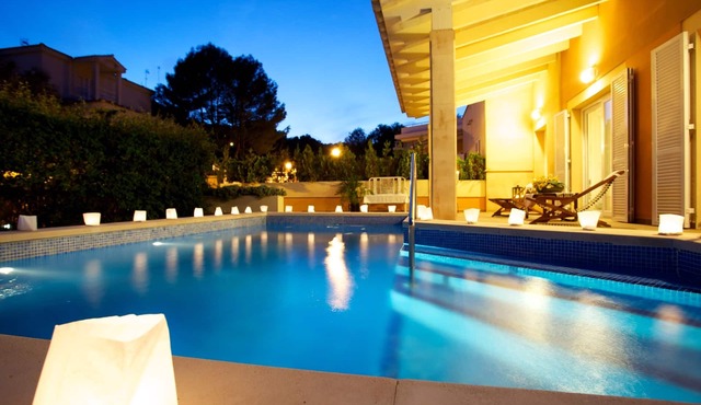 BEACH HOUSE WITH PRIVATE POOL AND GARDEN