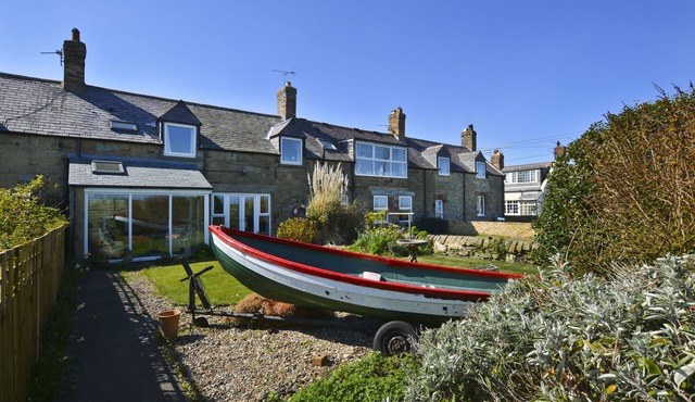 Beach View Cottage - Two Bedroom House, Sleeps 4