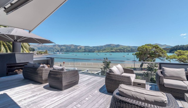 Beach View Retreat - Akaroa Holiday Apartment