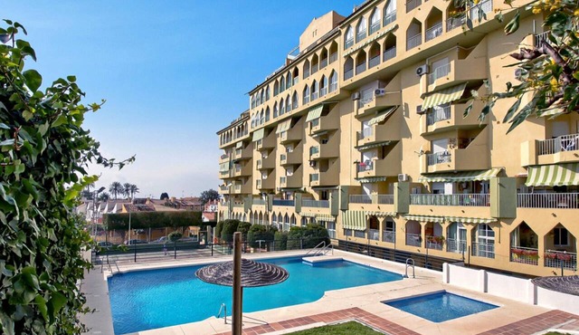 Beachfront apartment with pool in Rincón de la Victoria