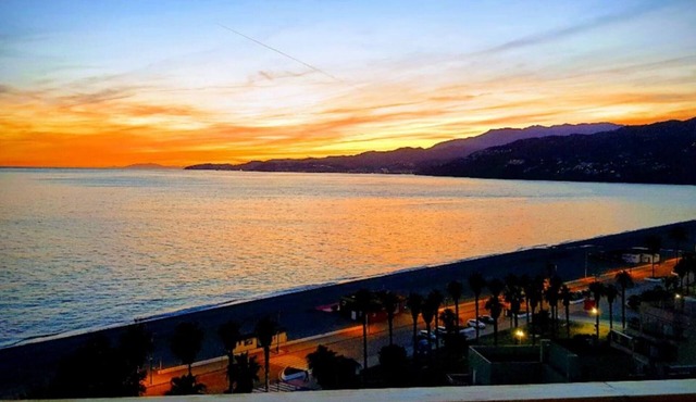 Beachfront: Magnificent 2-bedroom apartment on the Costa Tropical (Andalusia)