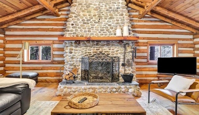 Bears Log Cabin Retreat - private oasis on the tranquil Rideau Lakes System!