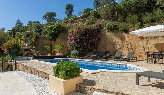 Beautiful private villa for 8 people with private pool, WIFI, A/C, patio, panoramic view and par.