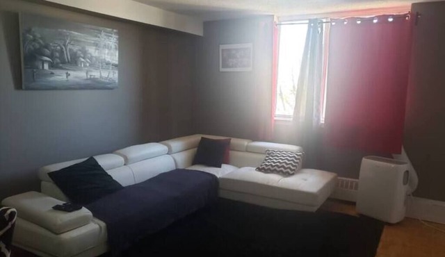 "Beautiful 1 bedroom apartment 5min to downtown!"