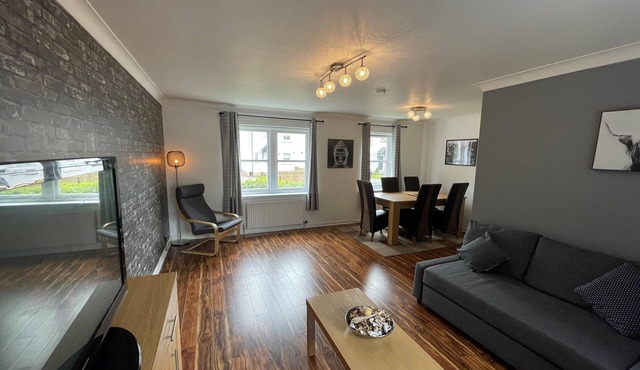 Beautiful 2-bed Apartment in Renfrew