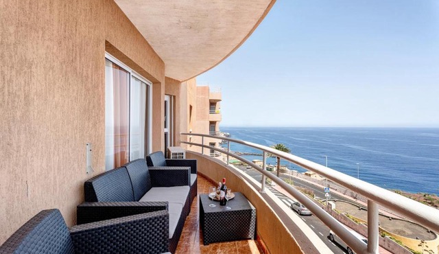 Beautiful 3 bedroom Wifi Sea View