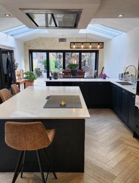 Beautiful 5 bedroom house and garden
