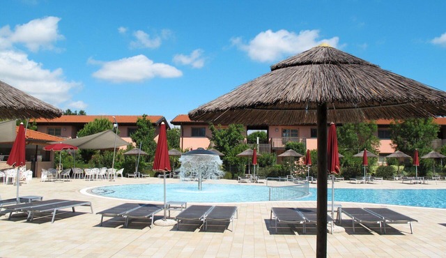 Beautiful apartment in villa with hot tub, pool, WIFI, A/C, TV, terrace and pets allowed