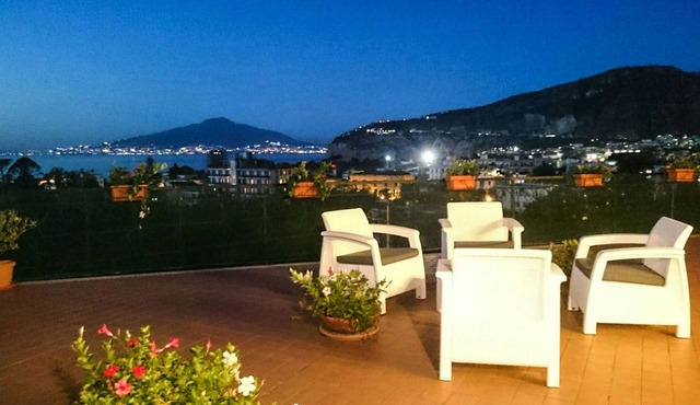 Beautiful and bright apartment LA CASA DI DANA with private terrace and sea view