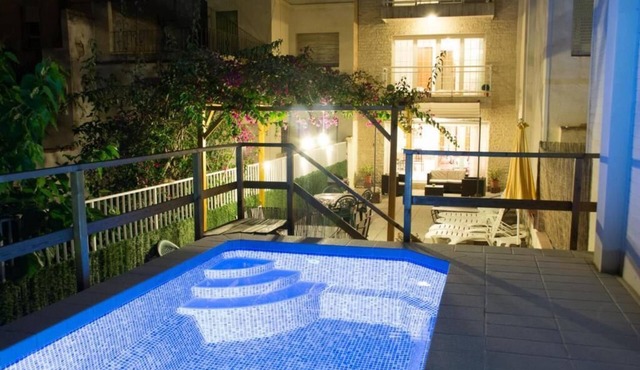 Beautiful and spacious house in the center 50 meters from the beach
