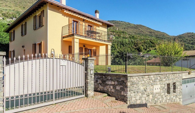 Beautiful apartment for 4 people with WIFI, A/C, TV and patio