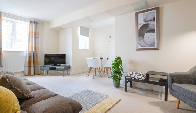 Beautiful apartment in central Ashford with its own private balcony.