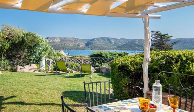 Beautiful apartment for 6 guests with A/C, WIFI, TV and patio