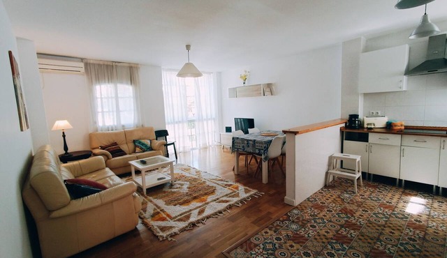 BEAUTIFUL APARTMENT NEXT TO THE BEACH AND 15 MIN BUS TO THE HISTORICAL CENTER D