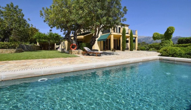 Beautiful country house with pool and views of the Tramuntana for 8 people
