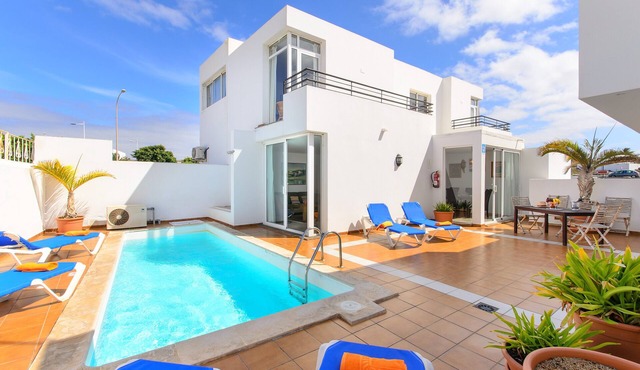Beautiful holiday home with Heated Pool, Private Patio and Great Location