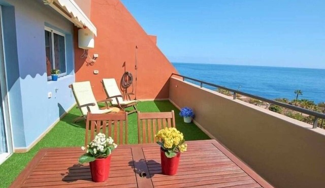 Beautiful holiday home with sea views +beach+WIFI