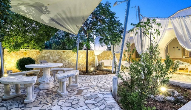Beautiful Villa Just Steps from the Sea