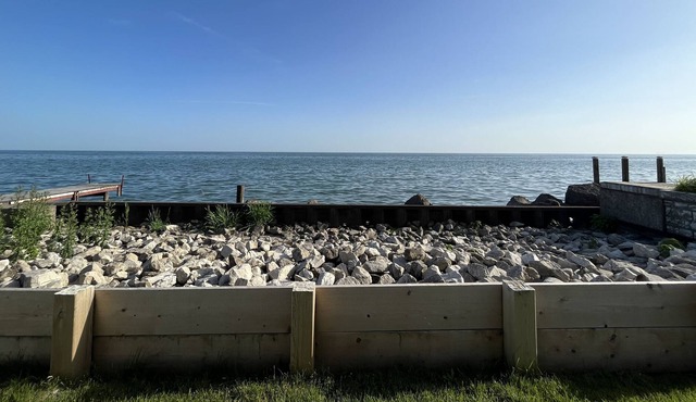 Beautiful Lake haven 3 bedrooms cottage on Lake Erie