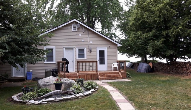 Beautiful Lakehouse -Lake Erie Private Beach - Harrow