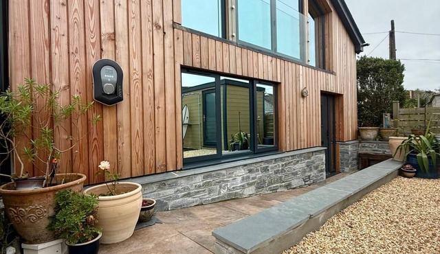 Beautiful & modern 3 bedroom house - 150m from the beach
