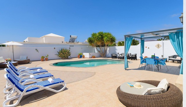 Beautiful Peaceful Villa Escape – Heated Pool, Sea & Mountain Views, Sky & Wi-Fi