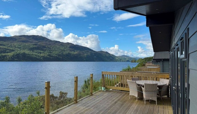 Beautiful private villa for 4 guests with WIFI, hot tub, TV and terrace
