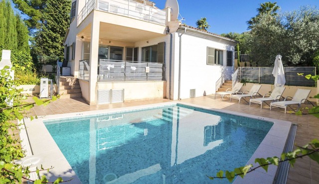Beautiful private villa for 8 people with WIFI, private pool, A/C, TV, patio and parking
