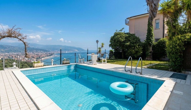 Beautiful private villa for 5 people with private pool, WIFI and terrace