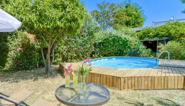 Beautiful private villa for 6 people with WIFI, private pool, TV, patio and pets allowed