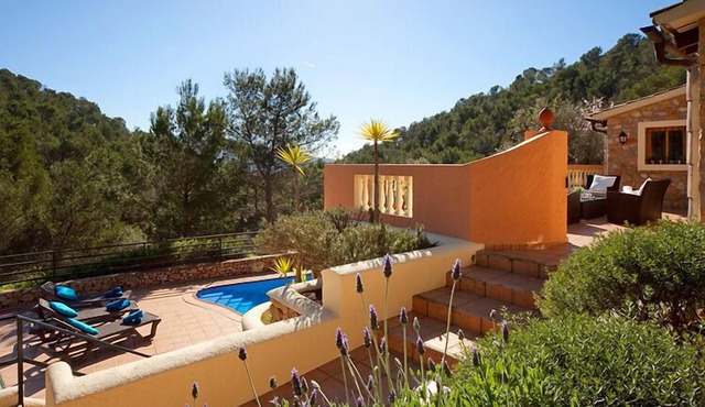 Beautiful Tranquil Villa, Very private but close to ammeneties
