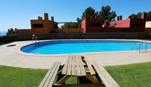 Beautiful villa for 6 people with A/C, WIFI, pool, TV and terrace