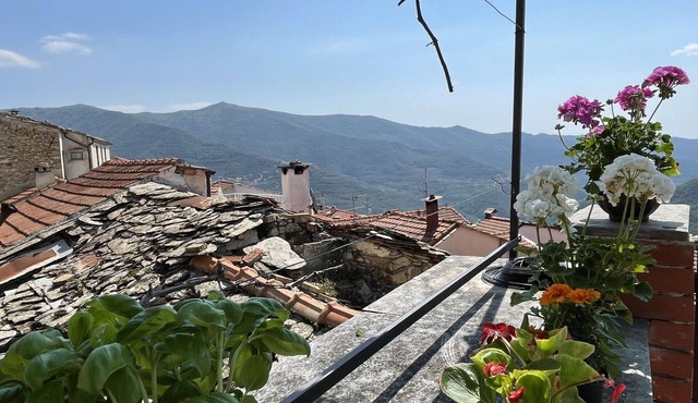 Beautiful villa for 6 people with WIFI, A/C, TV and patio