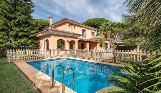 BEAUTIFUL VILLA GOLF AND BEACH IN ROCHE-CONIL
