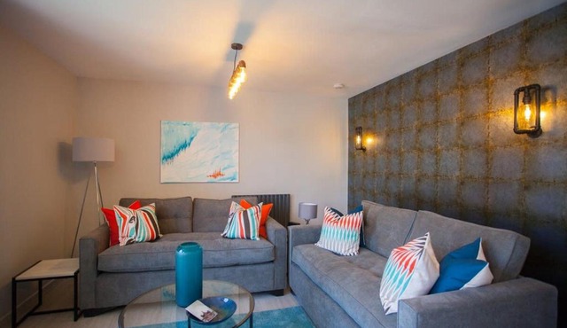 Beautiful West End Flat with Private Parking