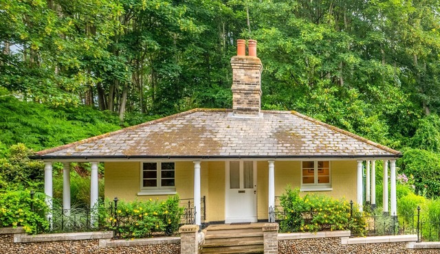 Beautifully Renovated Edwardian Gatehouse in Private Historic Country Estate