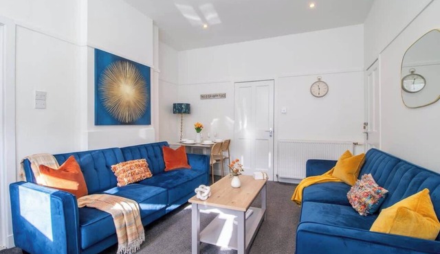 Bella House| Fresh 3 Bed Apt in Glasgow | Sleeps 5