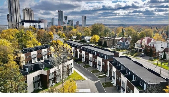 Bentley Commons Luxury 4 Bedroom Townhome in the Fallsview Tourist District