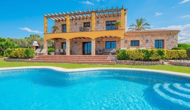 Big luxury villa with private swimming pool located between Alcudia and Pollensa