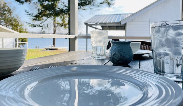 Bobcaygeon Resort Cottage 1 CONSTELLATION sleeps 6