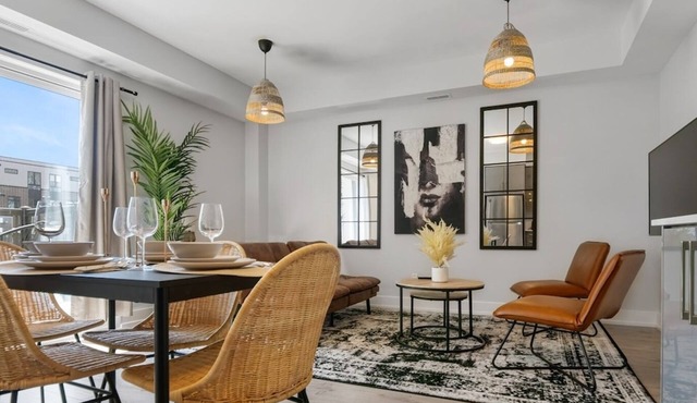 BoHo Townhouse 4 Mins from Falls and Free Parking