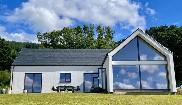 Breathtaking Loch Fyne Escape – Contemporary Home with Incredible Views