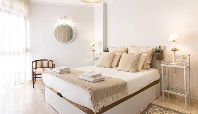 Bright 2-bedroom apartment Malagueta, air conditioning, near center